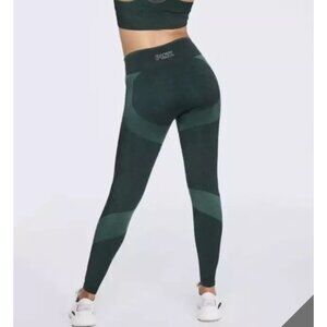 Seamless Leggings Burgundy Ladies Size Large Like New PINK VICTORIA SECRETS